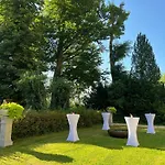 Schloss Huerbel Rosengarten - *