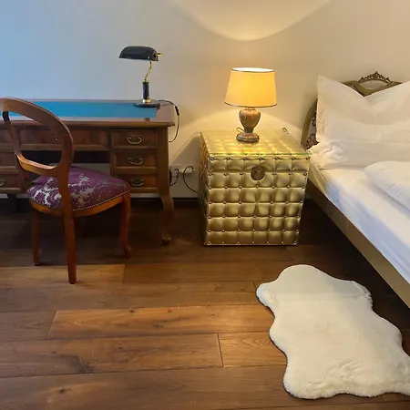 Schloss Huerbel Rosengarten - *