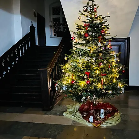 Schloss Huerbel Rosengarten - *