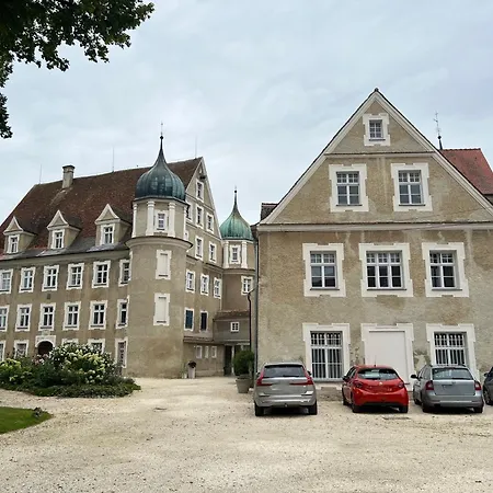 Schloss Huerbel Rosengarten - *