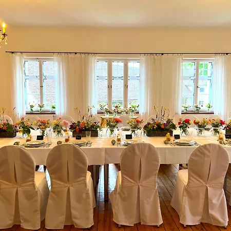 Schloss Huerbel Rosengarten -