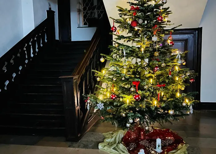 Schloss Huerbel Rosengarten - *